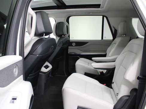 New 2025 Lincoln Navigator L Reserve image 28