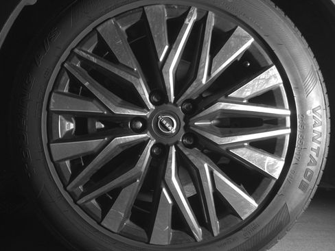 Used 2025 Nissan Altima 2.5 SV FWD image 12