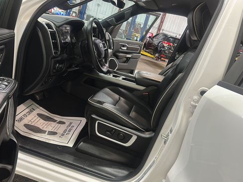 Used 2023 RAM 1500 Laramie AWD/4WD image 15