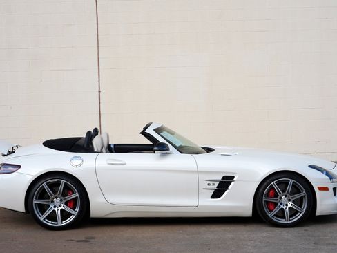 Used 2012 Mercedes-Benz SLS AMG Roadster image 50
