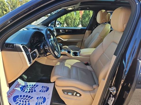 Used 2020 Porsche Cayenne image 10