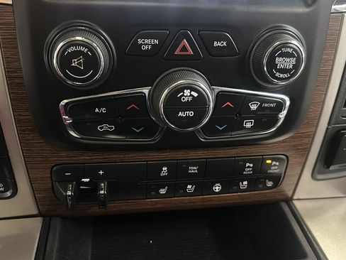 Used 2017 RAM 1500 Laramie w/ Convenience Group AWD/4WD image 26
