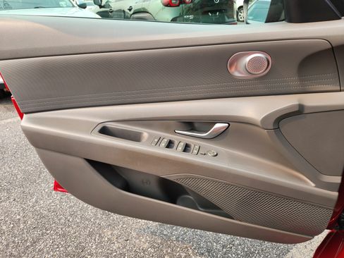 Used 2022 Hyundai Elantra SEL FWD image 24