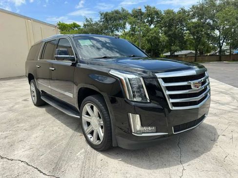 Used 2019 Cadillac Escalade ESV Luxury RWD image 3
