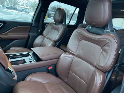 Used 2025 Lincoln Aviator Reserve w/ Equipment Group 201A image 12