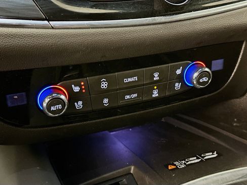 Used 2024 Buick Enclave Premium image 24