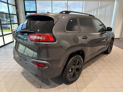 Used 2016 Jeep Cherokee Sport image 5