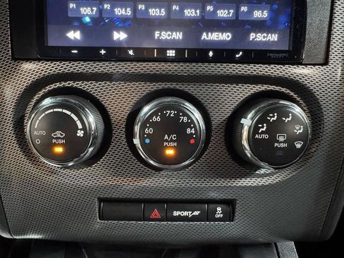 Used 2014 Dodge Challenger R/T RWD image 22