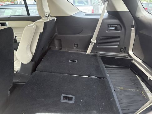 Used 2020 Ford Explorer Platinum w/ Premium Technology Package image 10
