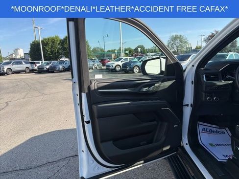 Used 2024 GMC Yukon XL Denali AWD/4WD image 29