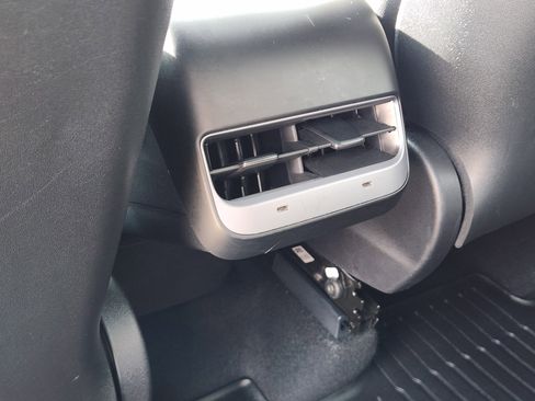 Used 2025 Tesla Model Y Long Range image 39