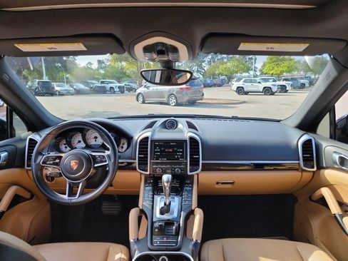 Used 2016 Porsche Cayenne AWD/4WD image 17