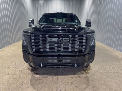 Used 2025 GMC Sierra 3500 Denali Ultimate image 8