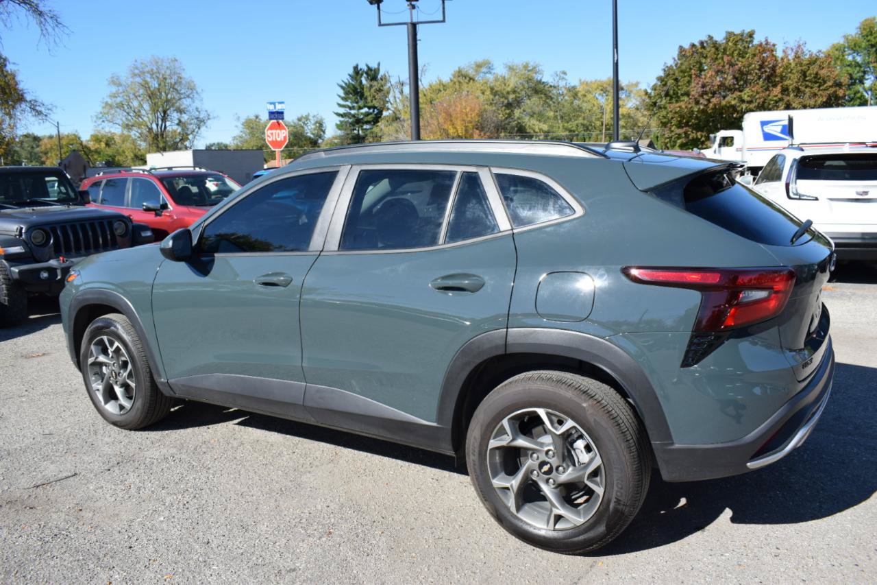 Used 2026 Chevrolet Trax LT FWD image 10