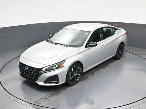 Certified 2025 Nissan Altima 2.5 SR FWD image 28