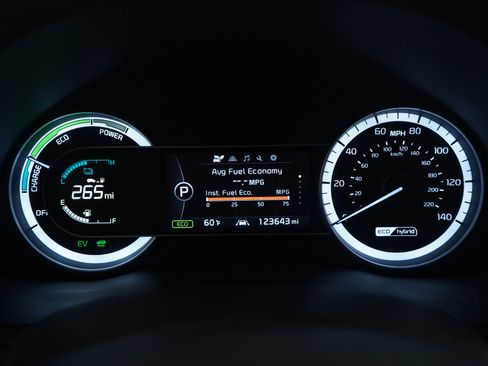 Used 2017 Kia Niro EX image 25