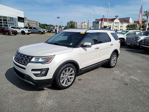 Used 2016 Ford Explorer Limited w/ Equipment Group 301A FWD image 3