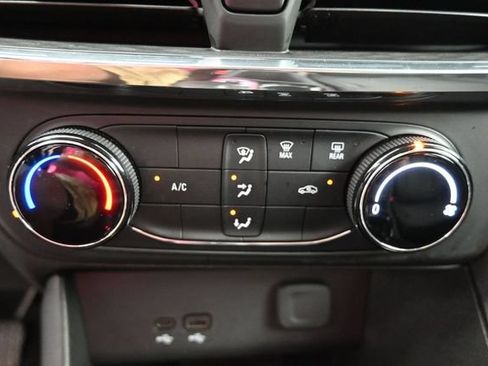 Used 2025 Buick Encore GX Preferred AWD/4WD image 24