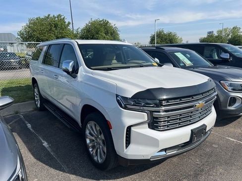 Used 2023 Chevrolet Suburban Premier AWD/4WD image 1