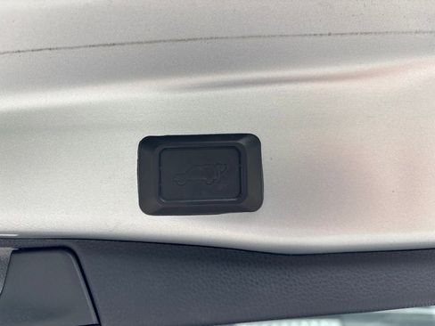 Used 2019 Toyota RAV4 XSE w/ XSE Weather Package AWD/4WD image 32