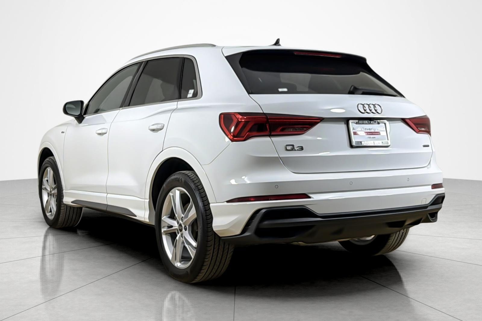 Used 2023 Audi Q3 2.0T Premium Plus w/ Premium Plus Package AWD/4WD image 3
