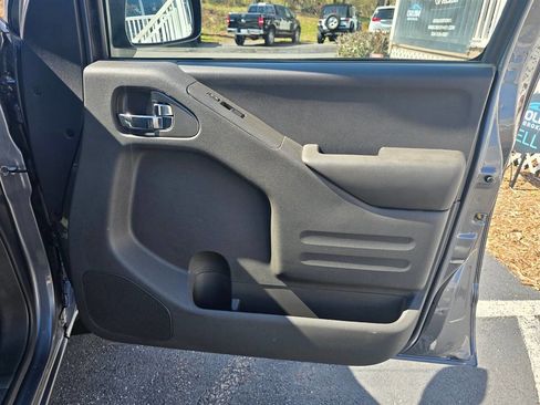 Used 2017 Nissan Frontier SV image 16