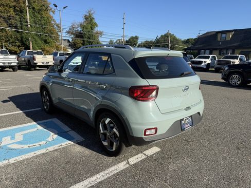 Used 2025 Hyundai Venue SEL FWD image 5