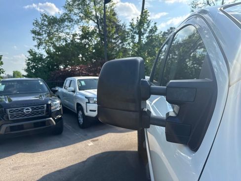 Used 2018 Nissan Titan SV AWD/4WD image 40