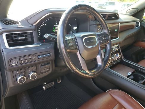Used 2023 GMC Yukon Denali Ultimate image 10