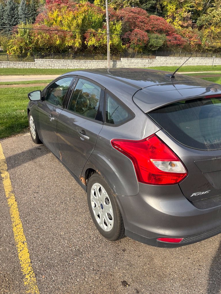 Used 2012 Ford Focus SE FWD image 2