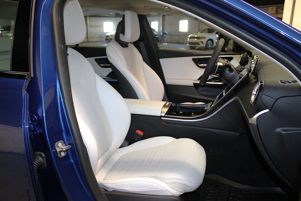 Used 2026 Mercedes-Benz C 300 4MATIC Sedan image 34