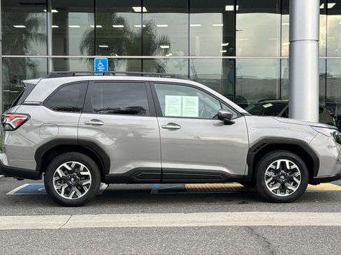 Certified 2025 Subaru Forester Premium image 3