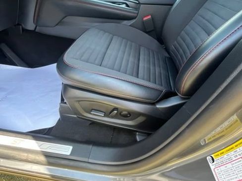 Used 2025 Ford Explorer ST-Line w/ ST-Line Street Pack AWD/4WD image 12