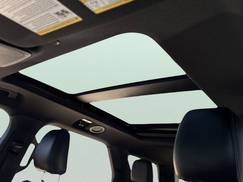 Used 2020 Ford Explorer XLT w/ Equipment Group 202A image 21