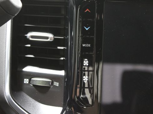 Used 2024 RAM 2500 Laramie w/ Night Edition image 25