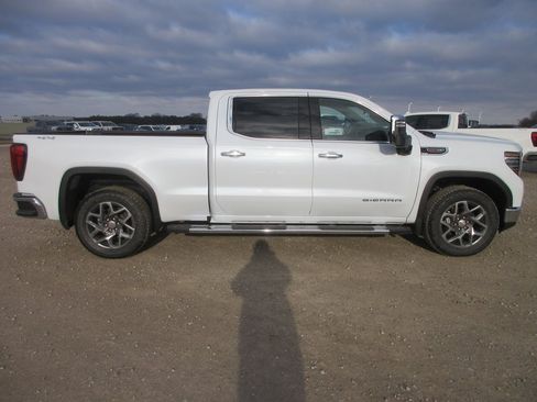 New 2026 GMC Sierra 1500 SLT w/ SLT Premium Plus Package image 3