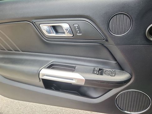 Used 2015 Ford Mustang Premium RWD image 9