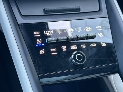 Certified 2024 Porsche Macan 4 Electric AWD/4WD image 21