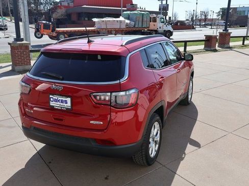 Used 2025 Jeep Compass Latitude w/ Sun & Sound Group image 5