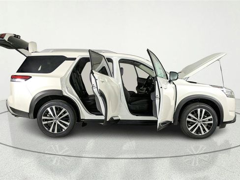 Used 2023 Nissan Pathfinder Platinum w/ Cargo Package AWD/4WD image 8