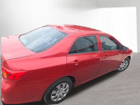 Used 2010 Toyota Corolla LE image 2