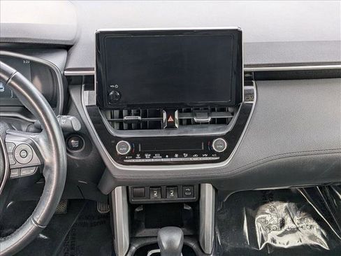 Used 2024 Toyota Corolla Cross XLE image 12