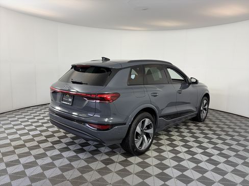 Used 2025 Audi Q6 e-tron Premium Plus AWD/4WD image 9