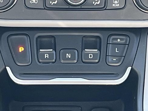 Used 2019 GMC Terrain SLT w/ Preferred Package FWD image 17