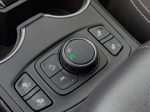 Used 2024 GMC Terrain SLE w/ Driver Convenience Package FWD image 23