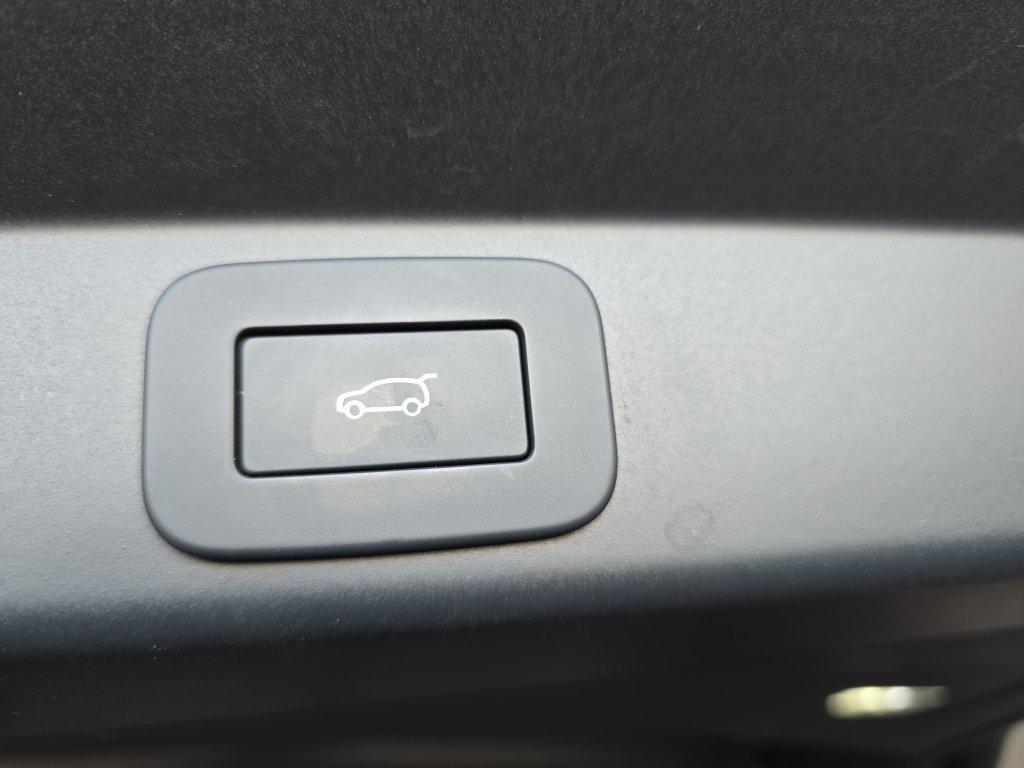 Certified 2025 Land Rover Range Rover Sport SE AWD/4WD image 16