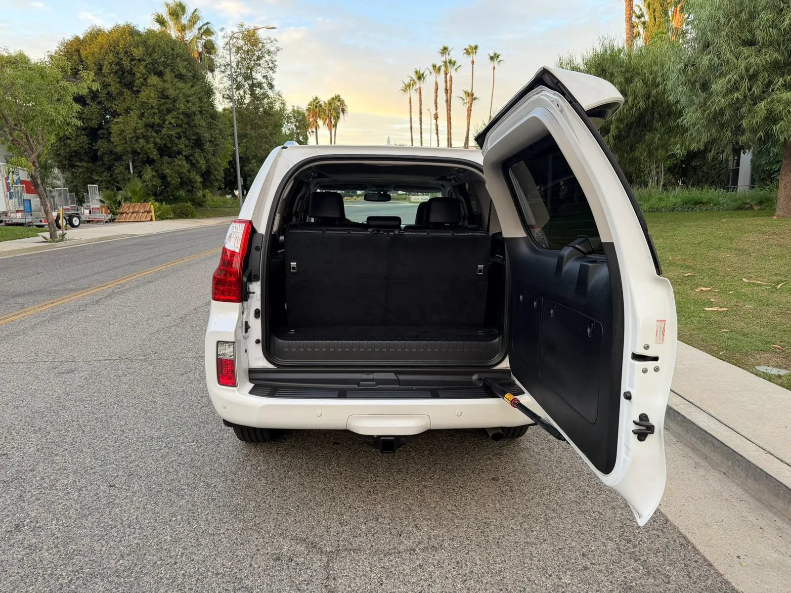 Used 2013 Lexus GX 460 w/ Convenience Pkg AWD/4WD image 10