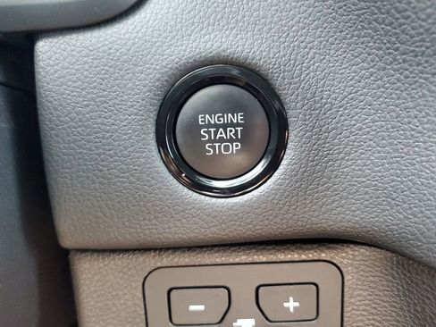 Used 2025 Toyota Tundra Limited image 37