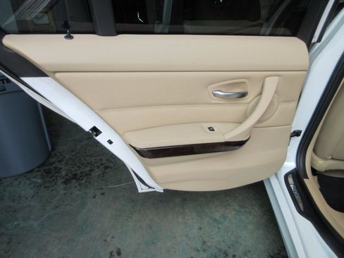 Used 2011 BMW 328i Wagon RWD image 35