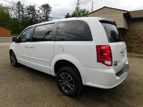 Used 2017 Dodge Grand Caravan SXT FWD image 12